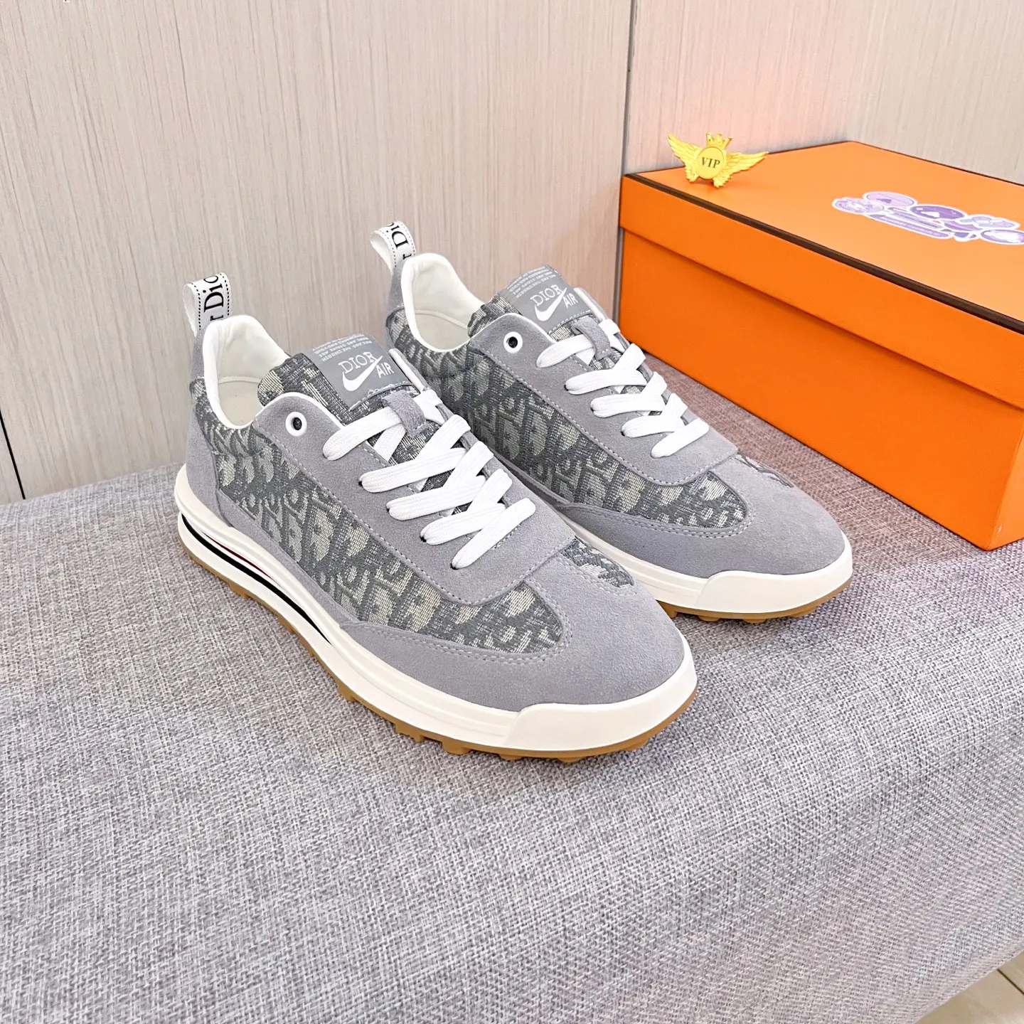 🚘🚘Factory batch 440 men's shoes💰[Dior]🔥Men's high-end brand of shoes official website 1:1 latest masterpiece: the upper is made of Italian imported first-layer cowhide with a comfortable and breathable lining➕original non-slip and wear-resistant outsole🔥, making walking more convenient and comfortable! An exclusive new model, a stunning work, a beautiful 1:1 replica [color] compared to the official quality! Create a fashionable personality to set off your uniqueness! A must-have for trendy men! Classic🔥Size: 38-44 Color: 🔥Multiple colors available🔥.